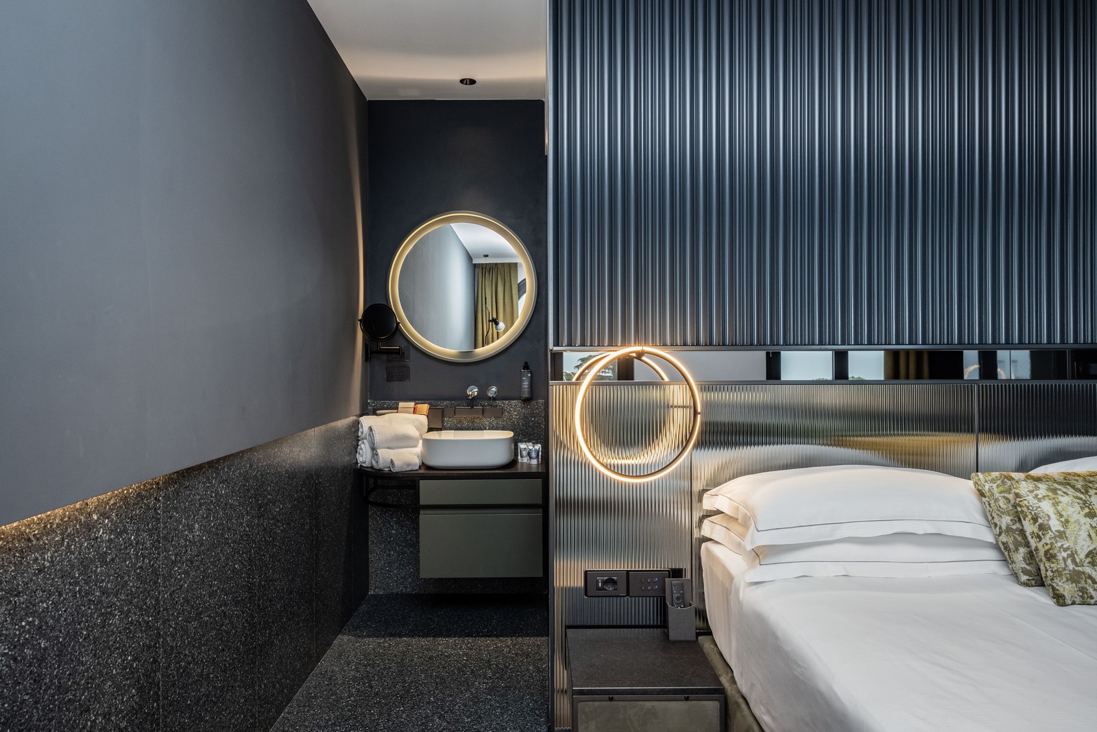 Design e rifiniture della Junior Suite Vista Lago Laterale
