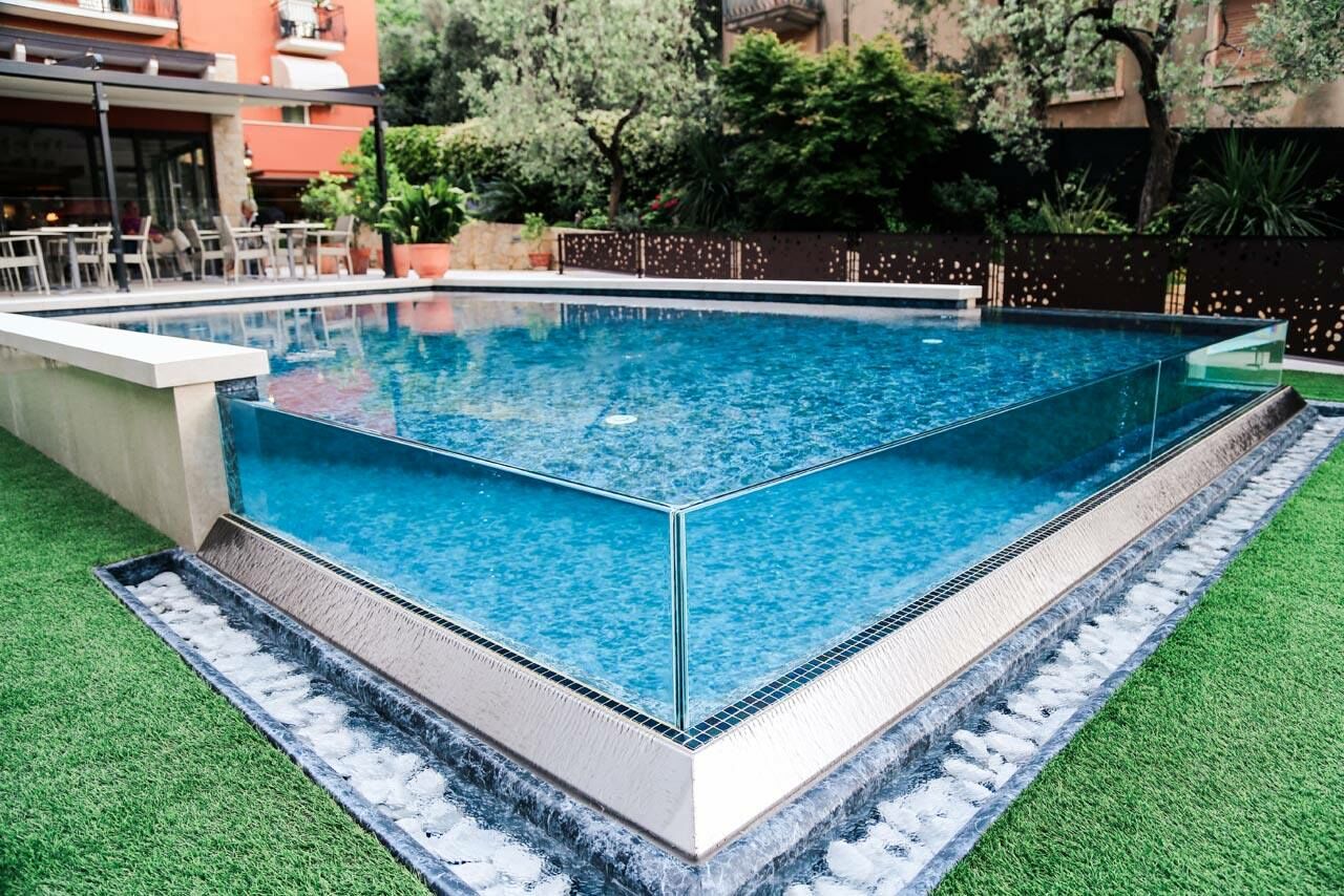 Hotel with pool in Torri del Benaco | HOTEL AL CAMINETTO S.A.S. di Consolini G. & C.